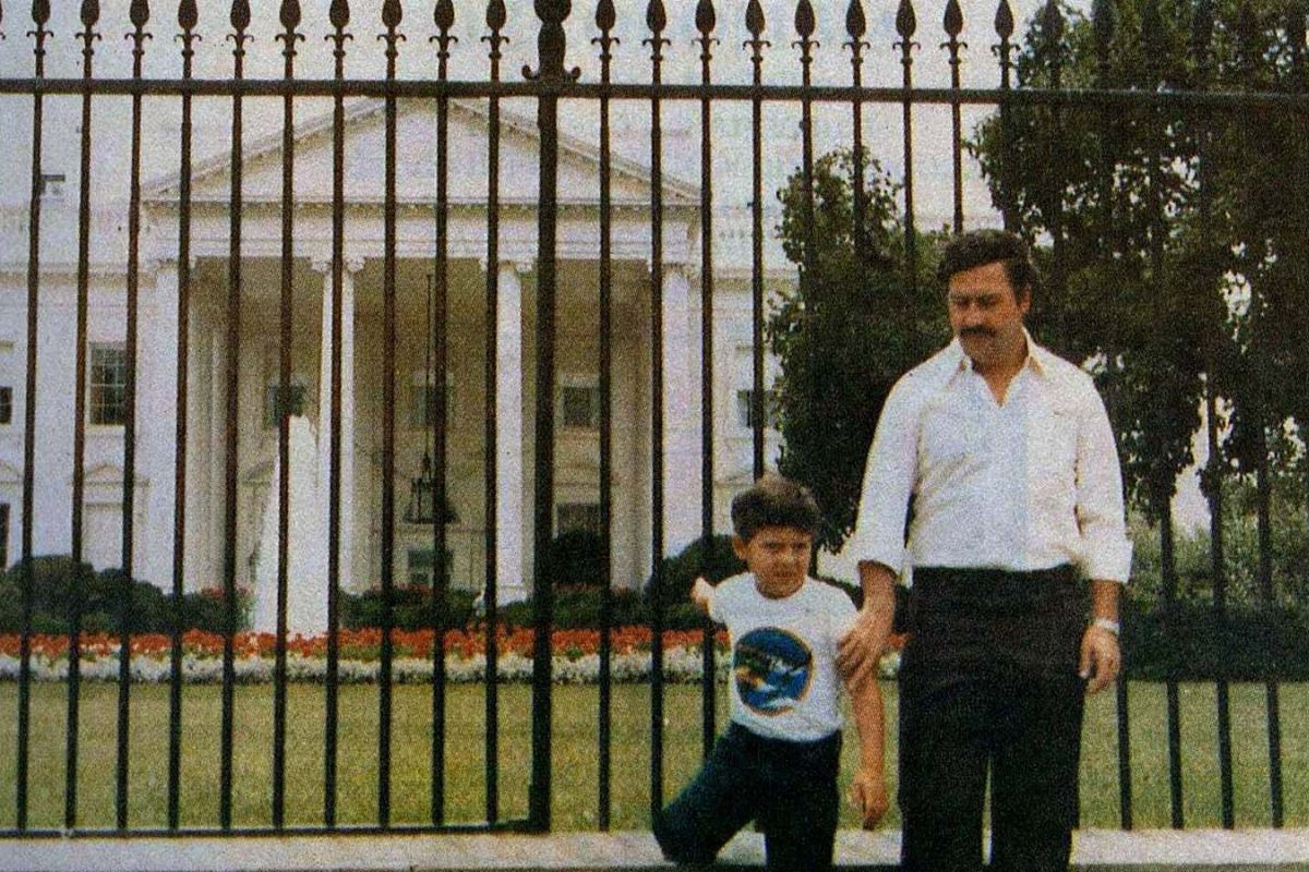 Pablo Escobar White House, He Posed For A Picture In Front Of The Landmark.