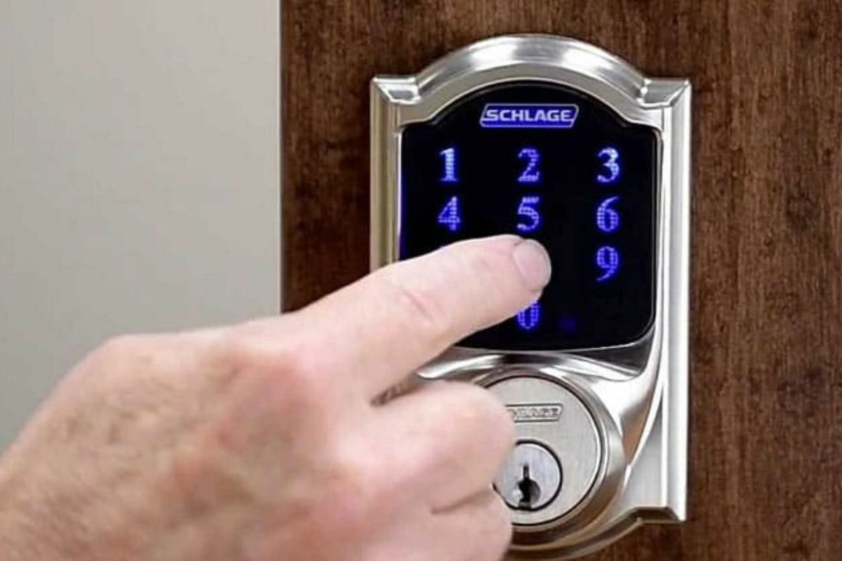 how to change the 4 digit code on a schlage lock be365